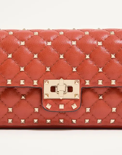 Сумка через плечо среднего размера Valentino Garavani Rockstud Spike из козьей кожи