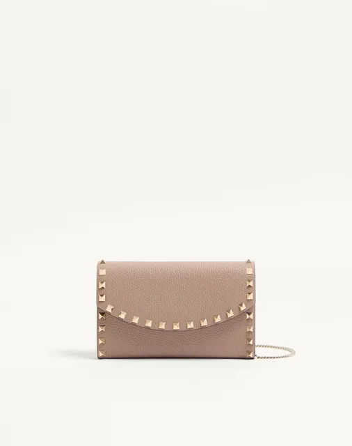 Кошелёк на цепочке Rockstud из зернистой телячьей кожи