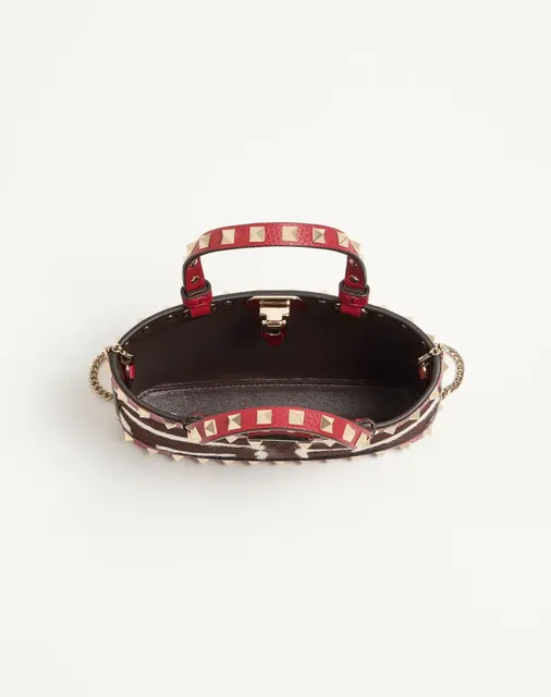 Мини-сумка-тоут Valentino Garavani Rockstud из телячьей кожи с ворсистой отделкой и анималистичным принтом