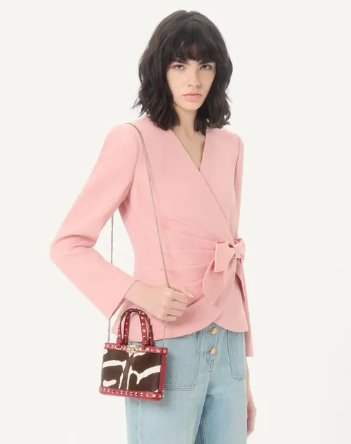 Мини-сумка-тоут Valentino Garavani Rockstud из телячьей кожи с ворсистой отделкой и анималистичным принтом