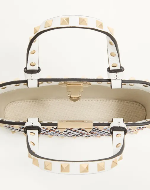 Мини-сумка-тоут Valentino Garavani Rockstud из плетёного текстиля