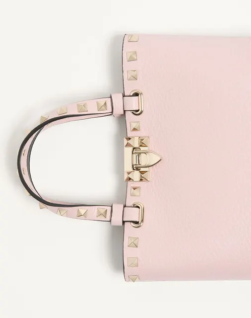 Мини-сумка-тоут Rockstud из зернистой телячьей кожи
