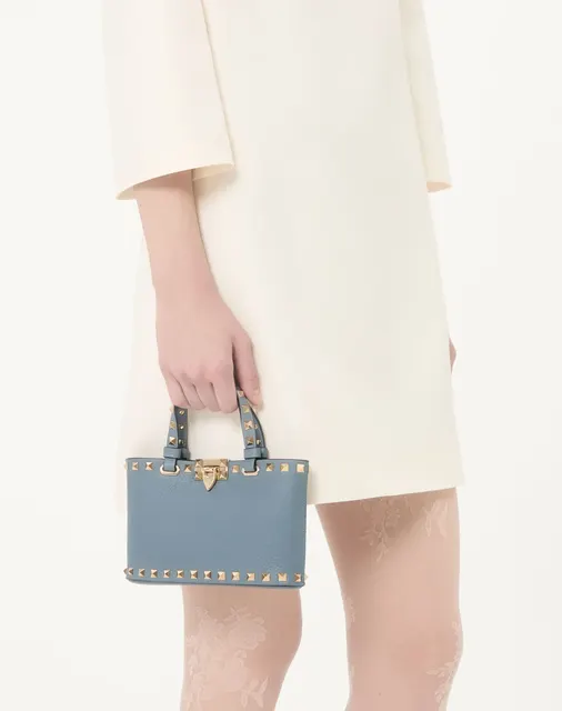 Мини-сумка-тоут Rockstud из зернистой телячьей кожи