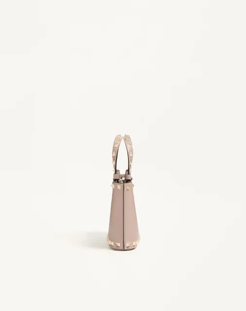 Мини-сумка-тоут Rockstud из зернистой телячьей кожи