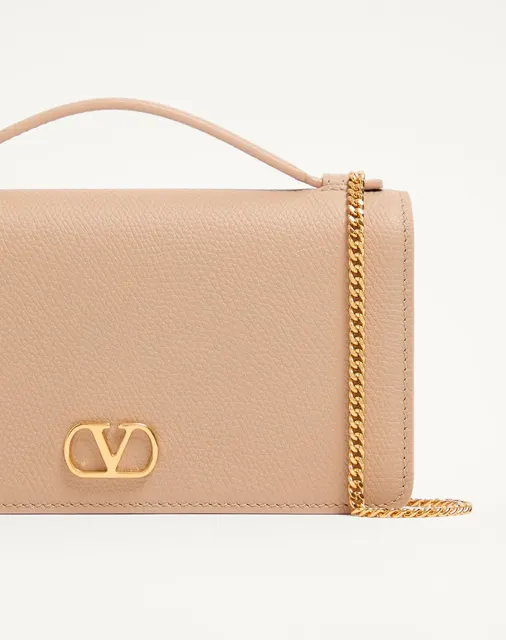 Кошелёк на цепочке VLogo Signature из зернистой телячьей кожи