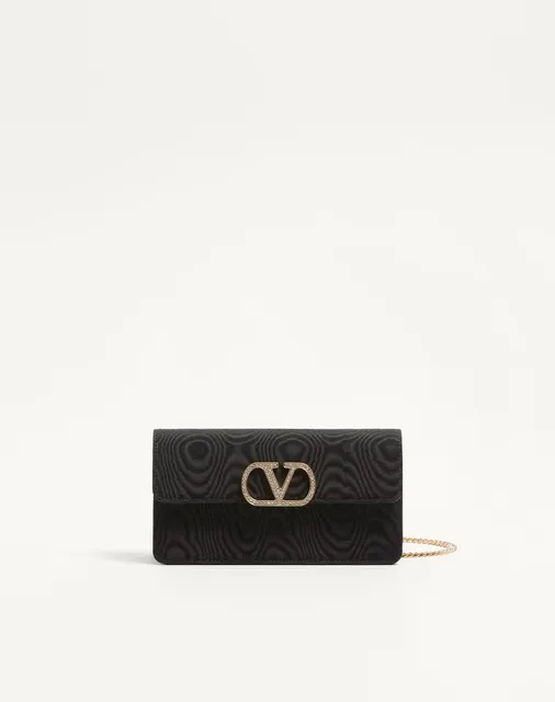 Кошелёк на цепочке VLogo Signature из ткани муар с ювелирным логотипом